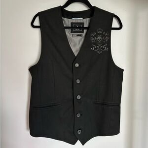 Black grunge vest with skull crown design